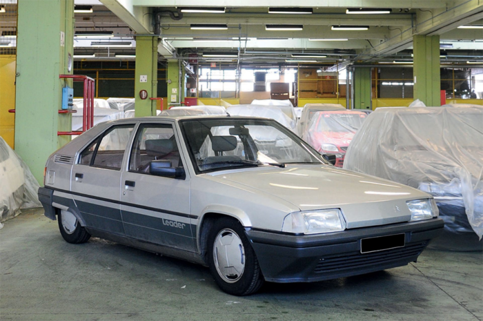 Vente Aguttes a lAventure Peugeot Citroen DS Citroen BX Leader-