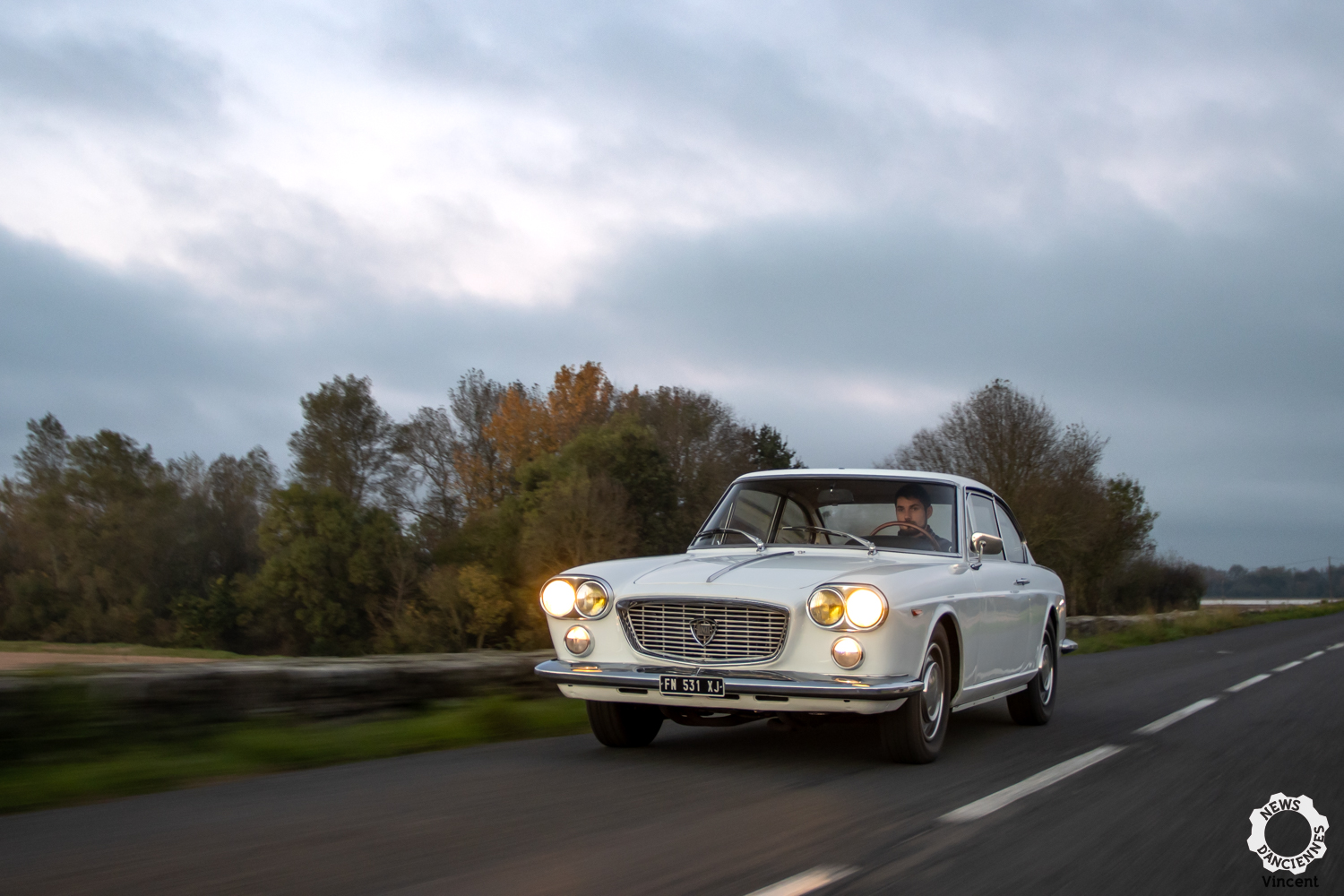 Au volant d&rsquo;une Lancia Flavia Coupé Injection, l&rsquo;attraction des lignes italiennes
