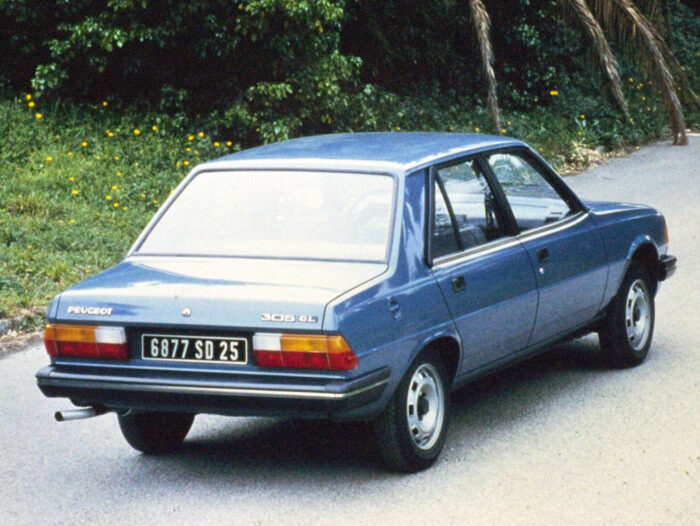 Nouveaux monogrammes des Peugeot 305