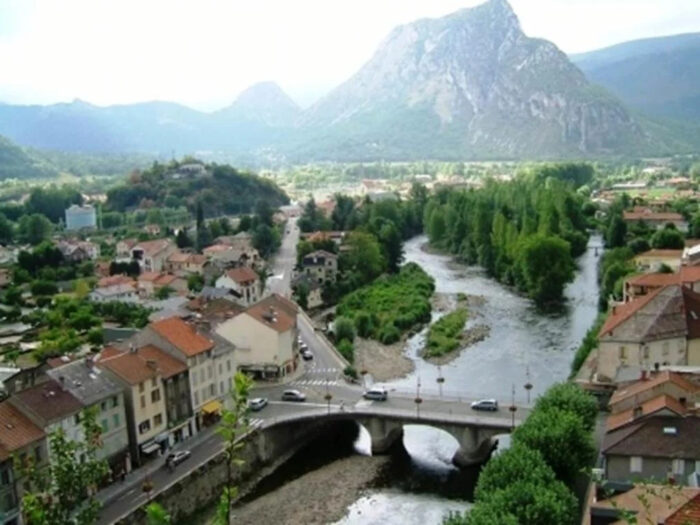 Tarascon sur Arie╠Cge-