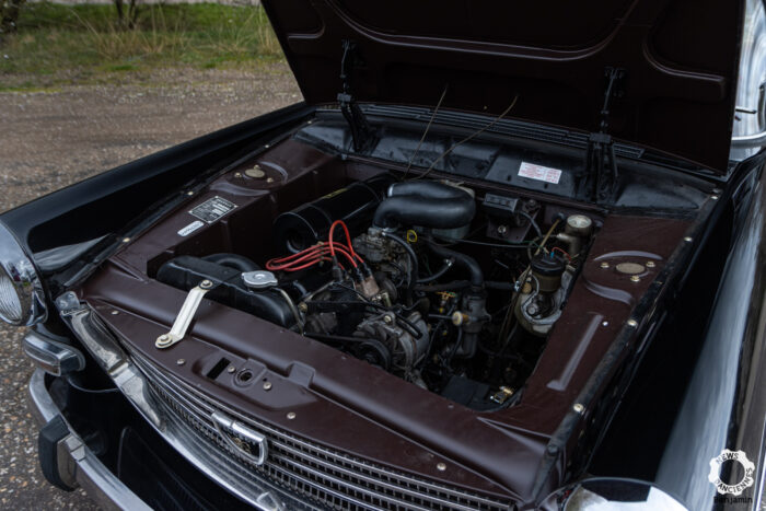 Moteur de la Peugeot 404