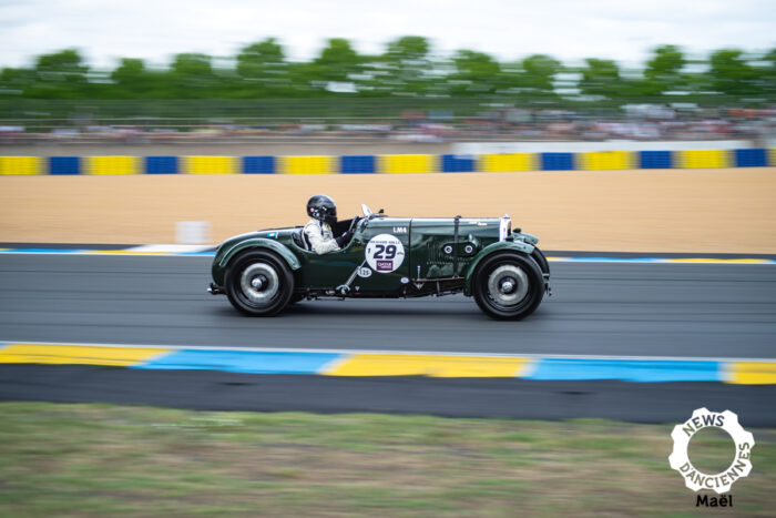 Turner et Lupton sur Aston Martin LM4, vainqueurs à l'indice du Plateau 1 de Le Mans Classic 2023