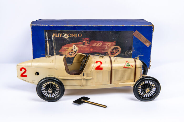 100 F0074 Ivory Alfa Romeo P2 Tinplate 1930 1-