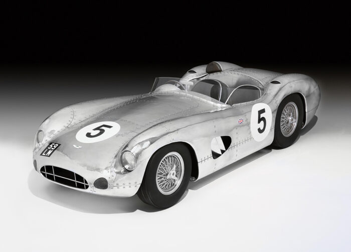 92 F0066 Aston Martin DBR1 Model 2009 4-