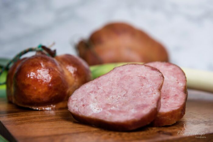 le boutefas viande de porc fumee avec des epices et de lalcool fort-