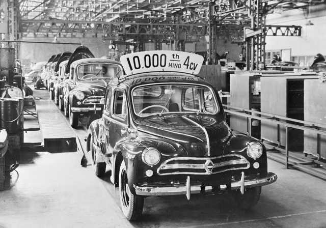 10000e Hino 4CV- Hino 4CV