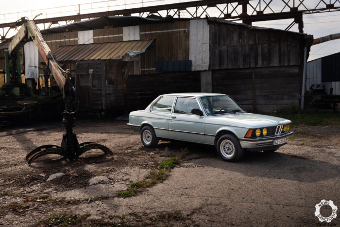 BMW 323i E21
