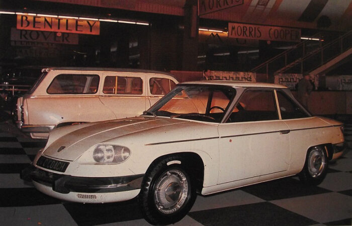 La Panhard 24 au Salon de Paris 1963 Panhard Racing Team- Panhard 24