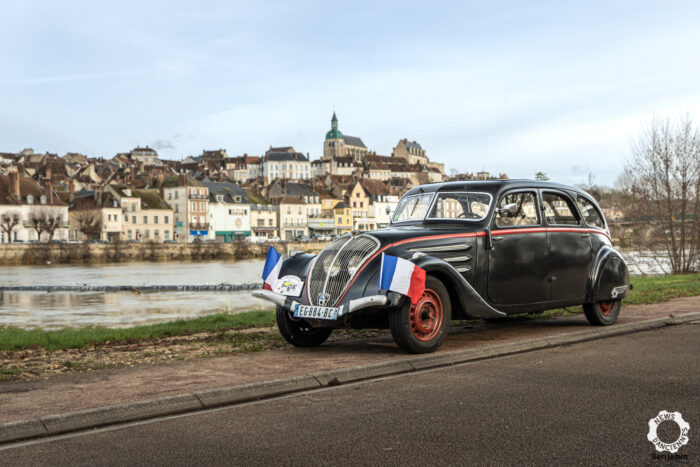 Peugeot 402 par News dAnciennes 24-