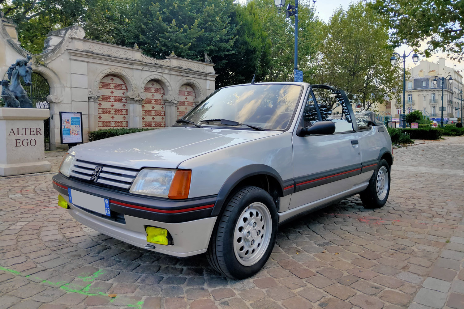 Enchères en Haute-Marne : un catalogue qui va de la 205 CTI à la Porsche RSR
